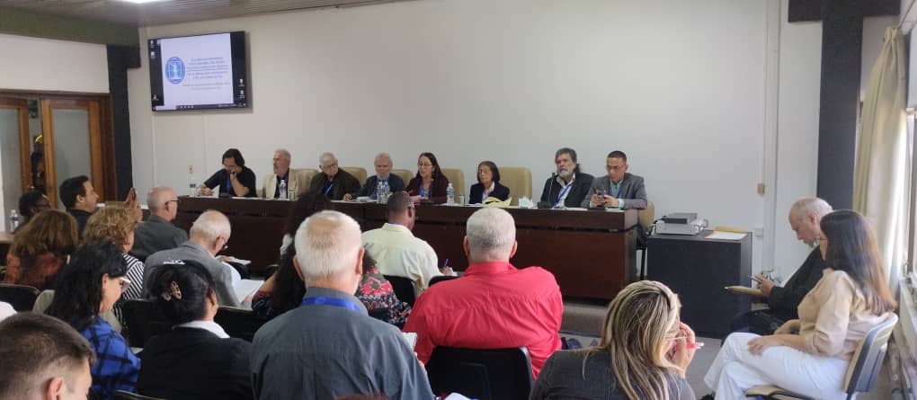 En la VI Conferencia por el Equilibrio del Mundo, realizamos panel de la Red en Defensa de la Humanidad, sobre el avance de la ultraderecha y el riesgo del fascismo en la actualidad, con intelectuales y militantes. La reflexión y la certeza de que ¡No pasarán!