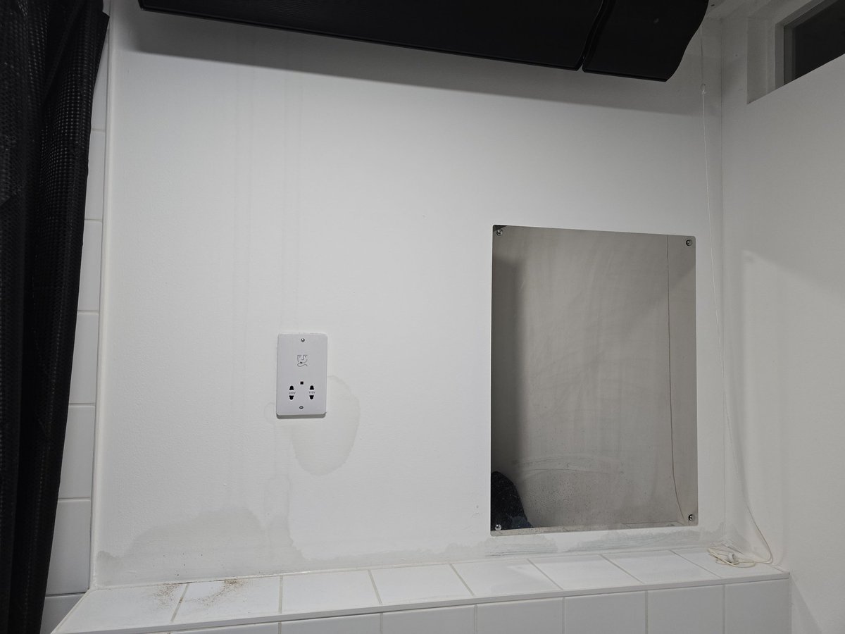 ryanmcavoy's tweet photo. @Syndicate cant believe watching your vlog and seen the water damage and my neighbour has had a leak and damaged my wall absolute nightmare 

Keep up the good work https://t.co/le0eo3wod1
