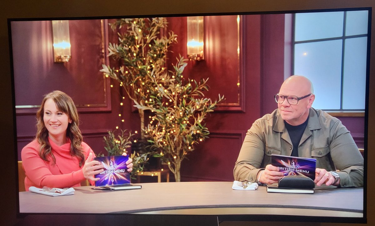 OHIsocial's tweet photo. Great to see Art Deco wall lights bought from Online Home Improvements on the telly box! 🤩 #GreatBritishMenu #gbmofficial #ohisocial #artdeco #onlinehomeimprovements https://t.co/0TofsA6AJt
