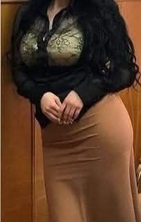 حتى عقارب الساعة أثناء حضورك تصبح 

فراشات تحياتي لك بقلمي🌹❤️ B