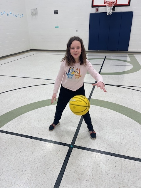 ZumFlintHill's tweet photo. 🏀 Basketball Skills in Action! 🏀
Today in Mrs. Bauer's PE class, third-grade students worked on improving their basketball skills! 🏀✨ They were perfecting dribbling techniques and everyone was getting into the game! https://t.co/gMtJwYPPdR