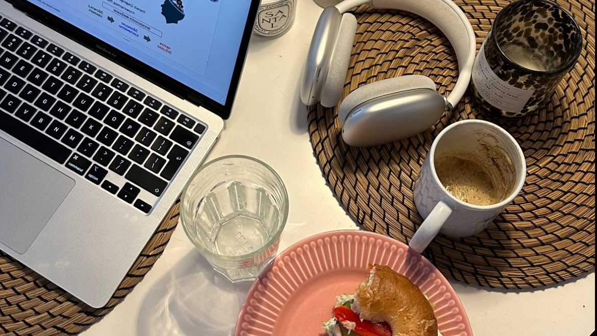 pilatesgirly's tweet image. studying because i need to succeed