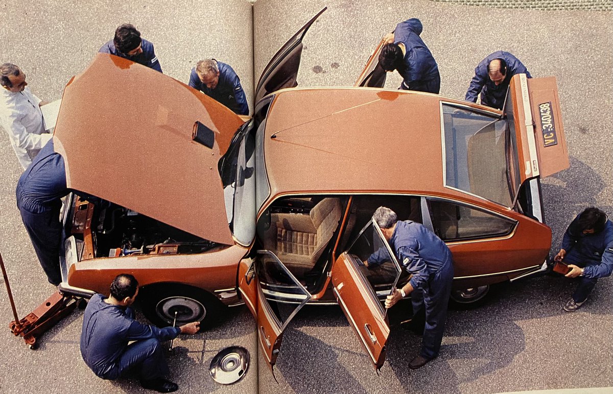 OttantaMagic's tweet image. Mechanical team ready to service a 1980 Citroen CX 2000 Pallas.
Pic from Italian car magazine Quattroruote.