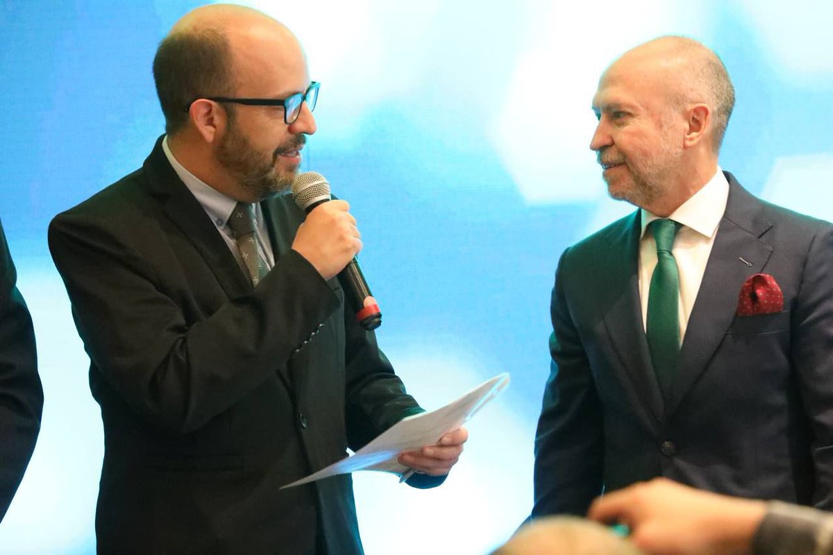 IntiMunoz's tweet photo. En representación de la #JefaDeGobierno @ClaraBrugadaM tuve el honor de tomar protesta al Lic. Felipe A. Cuevas Peña, como nuevo Presidente de la Asociación Mexicana de Profesionales Inmobiliarios Ciudad de México A.C. (@ampicdmx). Le deseamos a él y a la nueva mesa directiva mucho éxito. 

El @GobCDMX y los profesionales inmobiliarios trabajaremos juntos en las tareas necesarias para garantizar un mercado de rentas equilibrado e incluyente, así como para mejorar constantemente la habitabilidad y la dinámica económica de nuestra gran Ciudad. 

@Vivienda_CDMX 

@ampinacional
@KarimOviedo 
@CMIC_CDMX
@RicardoGLomeli
@CANADEVI
@polosoy
@JesusRodCar
@CANACOCDMX
@carlosmgturismo 
@AlexKuri_AMPI
@GUADACHAVEZ18