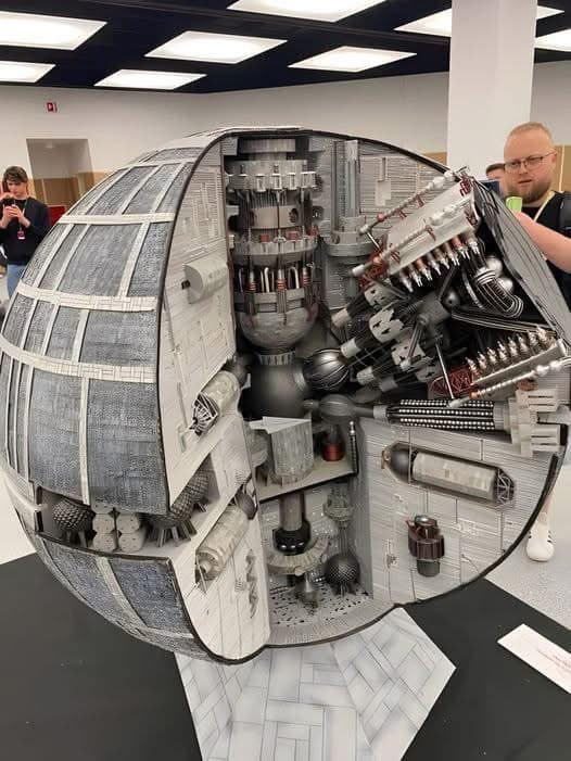 douglasaburton's tweet photo. Folks, this is a CAKE. Yes, this dude is baking and designing an actual CAKE.
But this is a fully armed and operational cakeโฆ! It has enough green frosting to destroy an entire bakeryโฆ
#starwars #notacake @starwars https://t.co/GQO0aquCCS