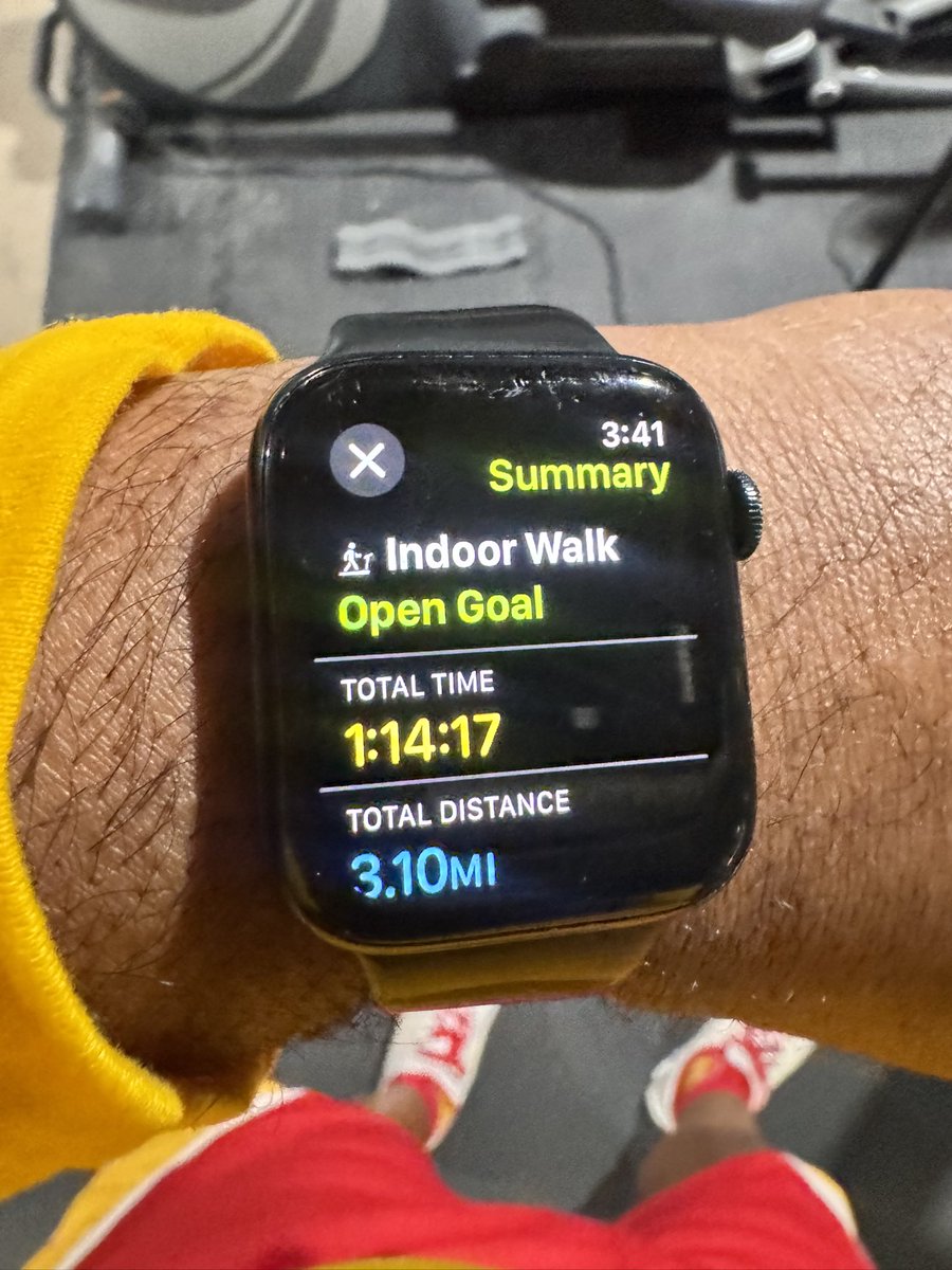 rolandsmartin's tweet photo. Still too cold outside. So I did a 3.5-mile treadmill walk. Speed: 3.0. Incline: 4.0. Will gradually go up to 10 on the incline and a total daily distance of 7 miles, which is the same as walking 18 holes. Getting ready for golf season! Now will do some band work! #FitLiveWin #GolfinBruhs