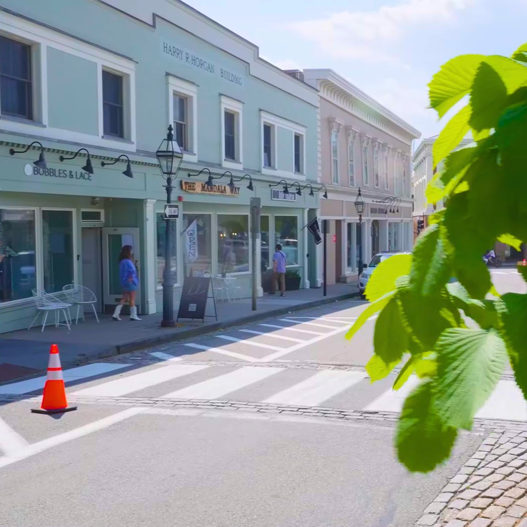 Washington Square has stood the test of time since the 1600s! NPAC's modern-day neighbors include boutique shops, restaurants, and more.
