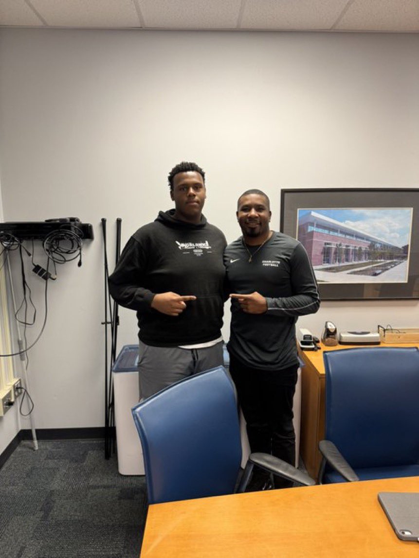 Thanks <a href="/CharlotteFTBL/">Charlotte Football</a> and <a href="/Coach_TBell/">Tre' Bell</a> for stopping by !! #GoldStandard🔨