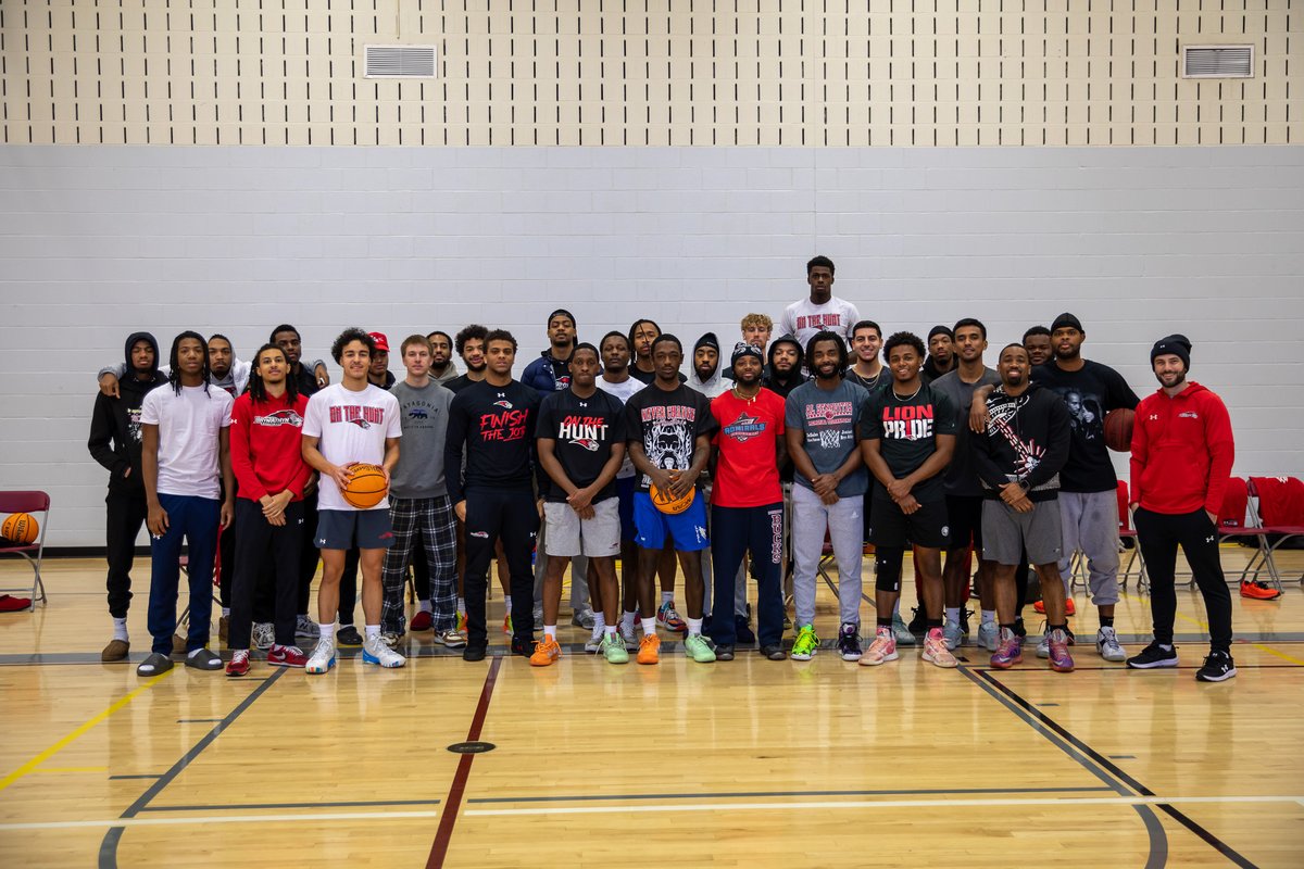 bryn_athyn's tweet photo. Last weekend our men's basketball alumni took to the Asplundh Field House for a friendly game, officiated by current men's basketball players. For some of the returning players it was their first time back since graduation; traveling from out of state to be on campus for the day. https://t.co/rrBDdJLtuW