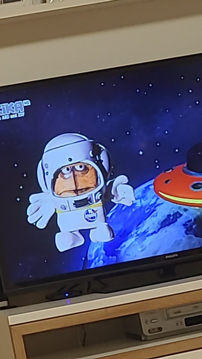 Me just chilling and watching Bernd das Brot