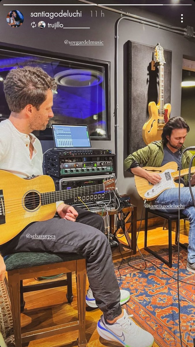 Yepesitas's tweet photo. Sebastián Yepes hace unos días trabajando con algunos compositores en Bogotá 

(Nos prometió nueva música 🤞) 🎵🎵🎵🎵

@sebastianyepes https://t.co/PXgSYuzFvN