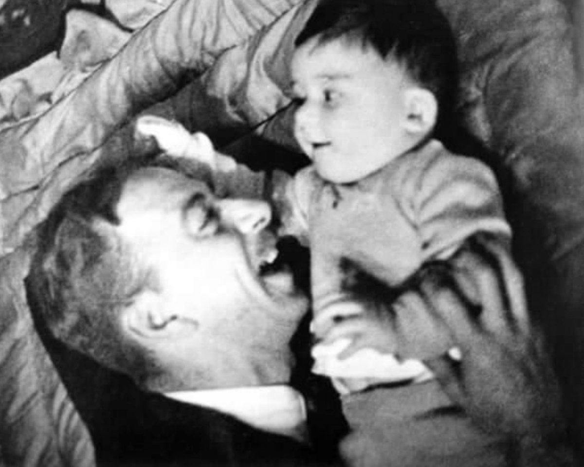 archivocharly's tweet photo. Un mini Charly junto a su padre, Carlos Jaime García Lange ❤️ https://t.co/6BbQAyzRPF