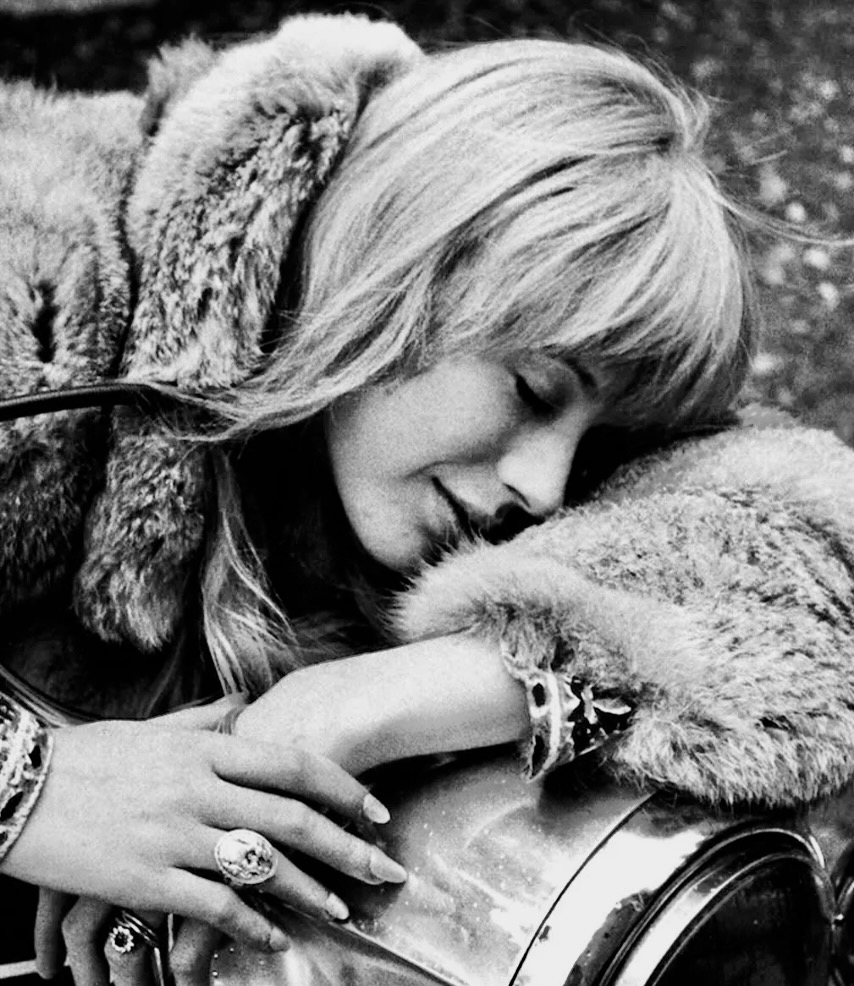 She walks in beauty...to #mariannefaithfull, inspired and inspiring.  I saw her gig at the Royal Festival Hall in 2014, beguiling, commanding, moving.  Mother wolf, like a starry night, gazing at the world through 1000 eyes  X
