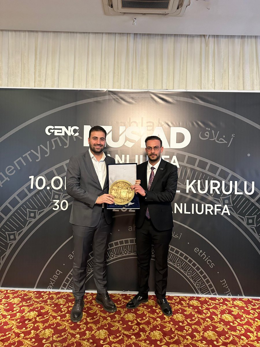 omersansaal's tweet photo. Bugün gerçekleşen @GencMUSIADUrfa 10. Olağan Genel Kurulu’nda görevi devreden @Ramazanuma Başkanıma teşekkür ediyor, görevi devralan @Mtahabayar Başkanıma başarılar diliyorum. 

Yeni dönem memleketim Şanlıurfa’ya hayırlı olsun. https://t.co/Snrl4ccWBM