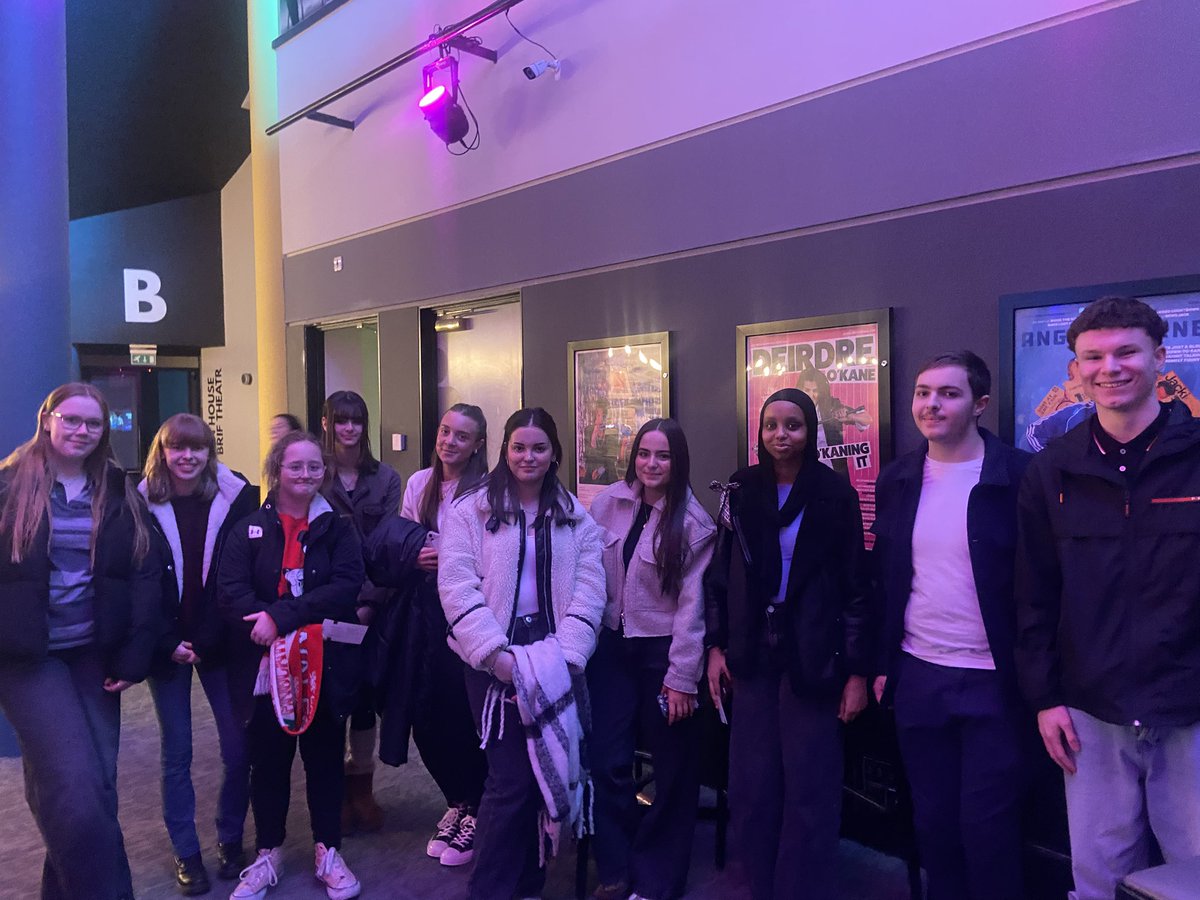 Trip hyfryd i weld <a href="/MaredJarman/">Mared Jarman</a> yn ‘Byth Bythoedd, Amen’ <a href="/ShermanTheatre/">Sherman Theatre / Theatr y Sherman</a> gyda <a href="/BOLHS_6FORM/">BOLHS_6Form</a> 👏🏻 🏴󠁧󠁢󠁷󠁬󠁳󠁿