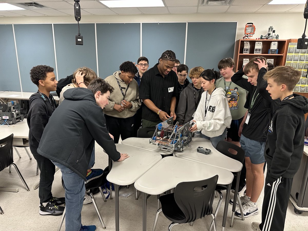 The <a href="/utleywolves/">Utley Middle School</a> robotics class was in for a surprise today when they saw New Orleans Saints ⚜️ linebacker Anfernee Orji as their substitute teacher! Anfernee is a <a href="/Rockwall_HS/">RockwallHighSchool</a> graduate and is subbing during his off-season. Thank you for coming home and pouring into our students!