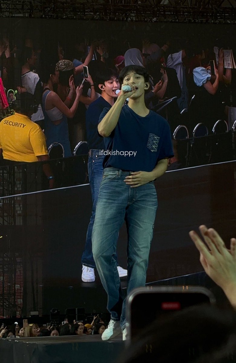 kyeomties's tweet photo. I love his long legs, his big arms, his cute little face, his wide hips, his holdable waist, his gentle smile, his tan skin, his fluffy hair, his- https://t.co/UaTAThL6Ok