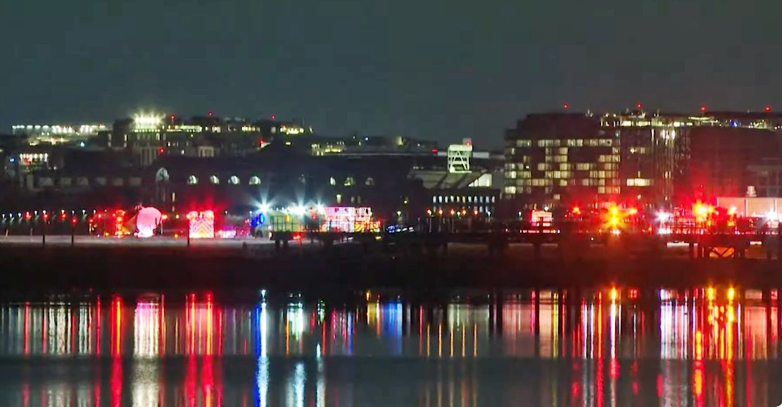 elysanttos__'s tweet photo. "Acidente Aéreo: Queda de Avião e Helicóptero em Washington" https://t.co/zpyHNi2Ma1 https://t.co/uwGslb222P