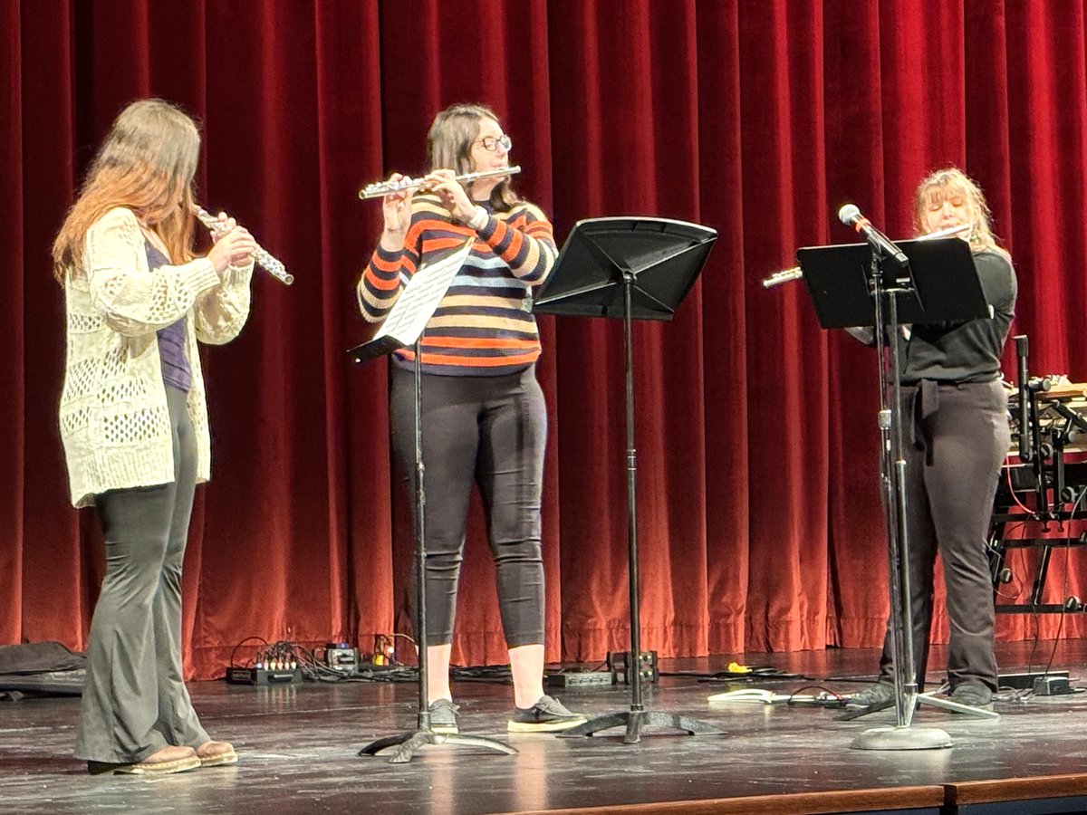 PittBradford's tweet image. Amazing talent was on full display at this afternoon's student, staff and faculty recital. 🎤🎷🎶#TalentShowcase #CampusCommunity