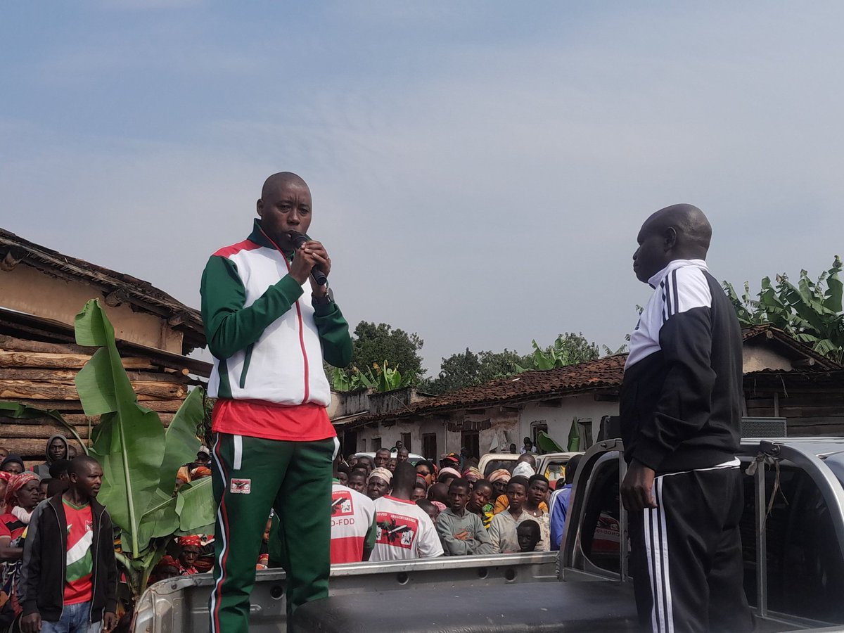 CnddFddButanyer's tweet photo. 30/1/2025 Zone #Makaba yagendewe na #SP_Butanyerera ifise icivugo kigira kiti "#Twirinde_Agasotoro_iyo_twavuye_turahazi" , Umuyagankuba wari uyibuzemwo ugiye kuboneka vuba nkuko vyashikirijwe na #Joseph_Martin_Bucumi Musitanteri wa @Ngozi.
@CnddFdd
@R_Ndikuriyo https://t.co/UItfkdTew9