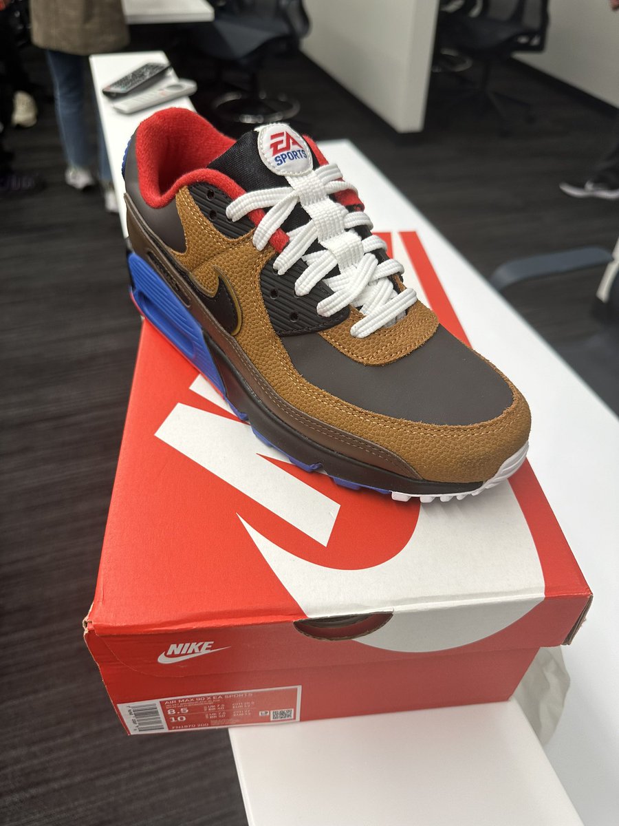 N8ighbor's tweet photo. Big shout out to @EAMaddenNFL for the shoes !!! https://t.co/w8jnVdJZ2J