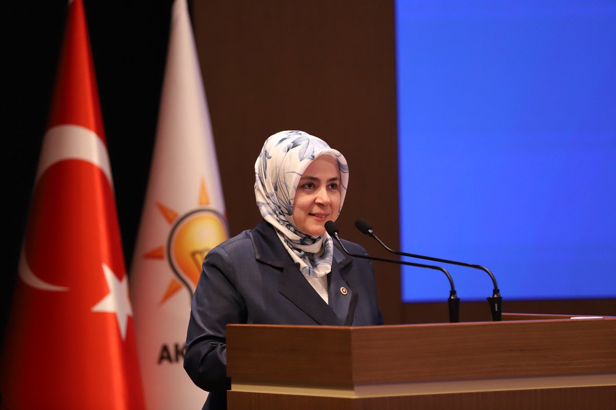 tugbaisikercan's tweet photo. 📍 AK Parti Ankara İl Kadın Kolları Kongresi

AK Parti, aydınlık Türkiye yolculuğunda kadınları her zaman merkeze alan büyük bir hareket olmuştur. Bugün, Ankara İl Kadın Kolları Kongremizde bu kutlu yürüyüşe gönül veren dava arkadaşlarımızla bir araya geldik.

Başkentimize bugüne kadar emek veren değerli Başkanımız Sn. Hatice Çakmak ve yönetimine tüm katkıları ve özverili çalışmaları için teşekkür ediyor, yeni dönemde bayrağı devralacak Sn. Aysel Koçak Akgül ve yönetimine başarılar diliyorum.

@Akparti @AKKADINGM @hatice_cakmak_ @akgul_aysel @akkadinankara