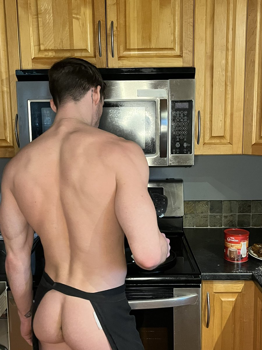 CeddySte's tweet photo. U stayin for breakfast? https://t.co/desYL4CylX