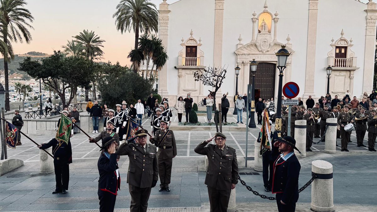 COMGECEU_ET's tweet photo. Hoy en la plaza de África la Unidad Logística n° 23 #ULOG23 de la #COMGECEU ha realizado un solemne acto de Arriado de 🇪🇸 presidido por el Comandante General de #Ceuta con ocasión de S. Juan Bosco, Patrón del Cuerpo de Especialistas del @EjercitoTierra 
@MCANA_ET https://t.co/8zvyUQ2A8N