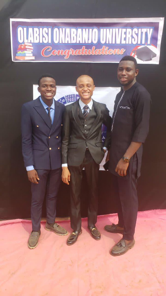 is_sodiq's tweet photo. "Friendship cannot be bought, nor can it be found on delegates' or conferences' table.“
_Richard Ntiri.
100L. Vs. Graduates'
#OOUConvocation
#34thconvocation
#ThrowbackThursday https://t.co/CRG7aNW5w4