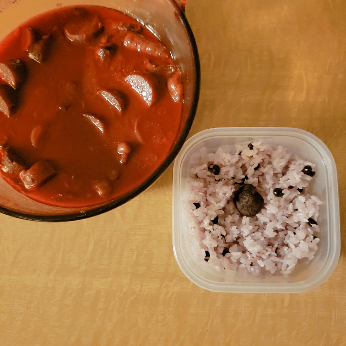 fukurami_'s tweet photo. ごぼうのシチュー、黒千石豆ごはん
#お弁当　#お弁当記録　#地味弁 https://t.co/fQ4egTcu5x