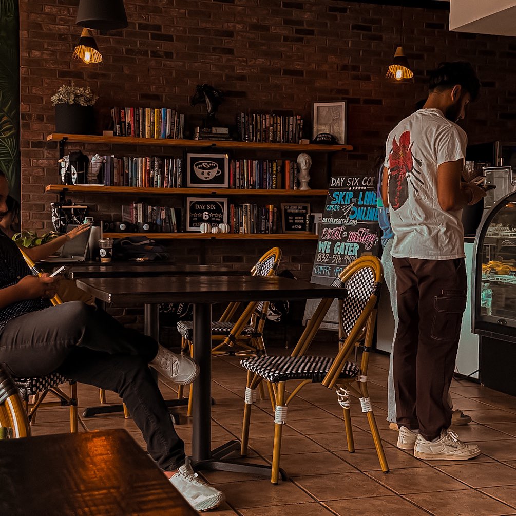 Skip the line—order online! Swing by Day 6 - Sugar Land, open late till 9 PM ☕✨ for your study sessions, meetings, or a cozy hangout. See you here!
_
#SugarLand #HoustonTx #LocalCoffee #Community #Coffee #StudySpot #LocalCafe #Meeting #FYP #LocalBakery #Latte #CoffeeOpenLate