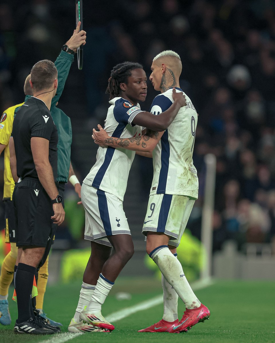 Premier League tweet media