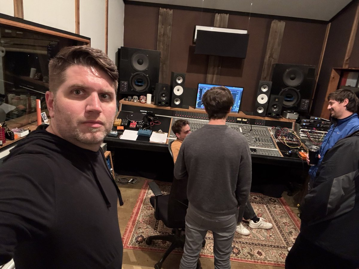 jakenolen's tweet photo. Sonic Summit with Jacquire King (Zach Bryan, Kings of Leon, Mutemath, Tom Waits, James Bay, etc.) at Gatos Trail Studios in Joshua Tree, CA — I had the time of my life!!!! https://t.co/OxRvCF9UHG