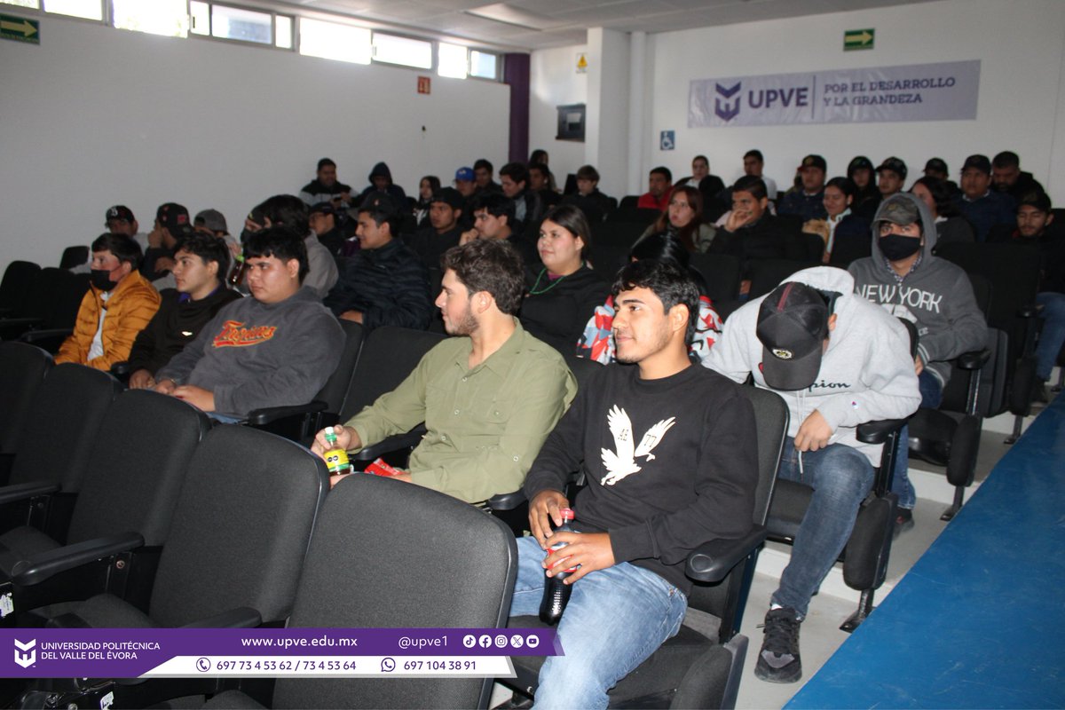 UPVE1's tweet photo. Con motivo del Día Escolar de la No Violencia y la Paz, la comunidad universitaria vistió de color blanco en apoyo a este movimiento.
Se proyectó la película "Wonder (extraordinario)" en el auditorio de la UPVE, para concientizar sobre el trato que le damos a las demás personas. https://t.co/DAeplKSEzf