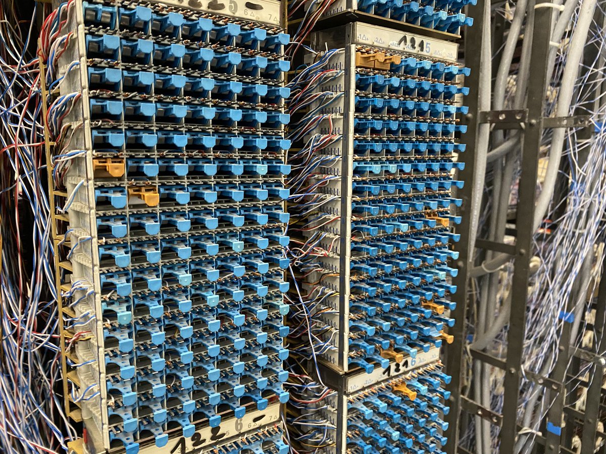 lyondemain's tweet image. 🟢☎️ URBEX ☎️🟢

👉 Ce vendredi, on vous fait pénétrer dans un lieu sous haute surveillance : le Central Téléphonique Lalande aux Brotteaux !

👉 un bâtiment dessiné par Charles Meysson, témoin de la période Art Déco…. Et un symbole de la mutation techno !
@Mairie6Lyon