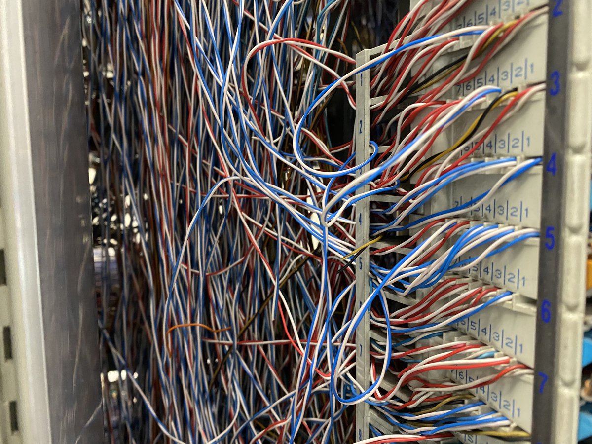 lyondemain's tweet image. 🟢☎️ URBEX ☎️🟢

👉 Ce vendredi, on vous fait pénétrer dans un lieu sous haute surveillance : le Central Téléphonique Lalande aux Brotteaux !

👉 un bâtiment dessiné par Charles Meysson, témoin de la période Art Déco…. Et un symbole de la mutation techno !
@Mairie6Lyon