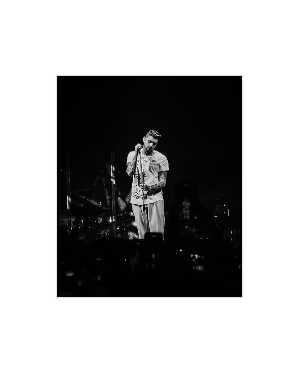ztatus's tweet photo. Zayn via Ariel ( Golden Voice) 📸

zayn night one at @shrinela ❣️

all shot from the crowd on my lil point &amp; shoot,

@inzayn #zayn #zaynmalik #onedirection #1direction #1d #livemusicphotography #livemusic https://t.co/Lw2exzZ3p9