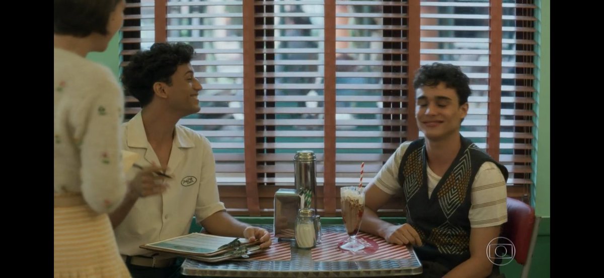 alex dunphy b tweet media