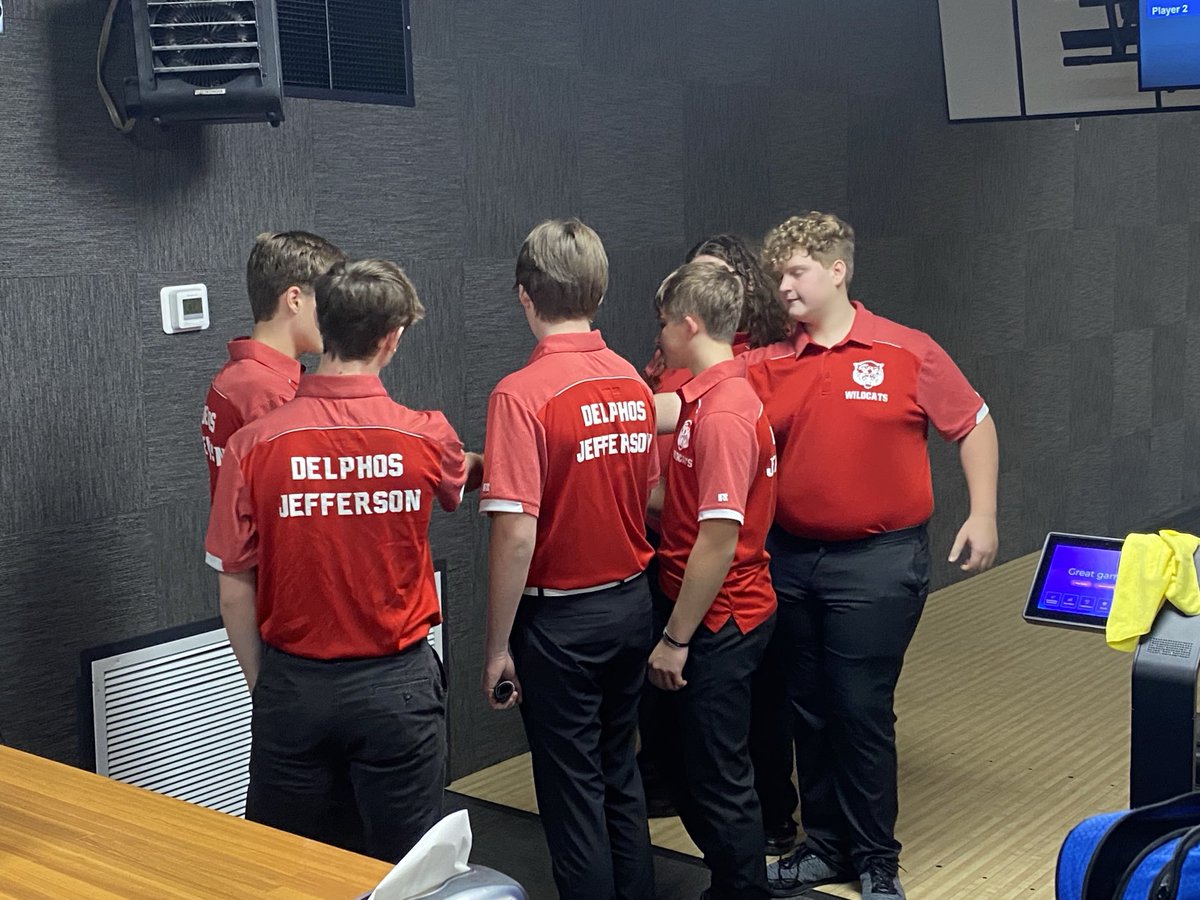 Delphos Jefferson bowling team rolling tonight against Temple Christian. Head Coach Joe Dellinger’s squad continues to improve. #JeffCatPride ⁦<a href="/bubman45/">Bub Lindeman</a>⁩ ⁦<a href="/LindemanLyv/">Lyv Lindeman</a>⁩