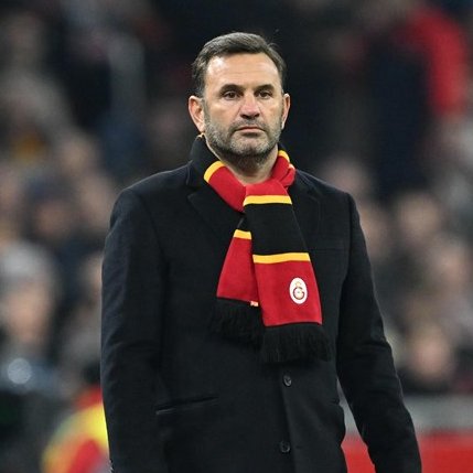 Rakiplerine göre kadro kalitenin 5 6 kat daha fazla olduğu Türkiye ligi hariç hiçbir ligde başarı elde edemeyeceksin. Bu kulübü hak etmiyorsun. Koşulsuz biat eden taraftarınla birlikte uzaklaş artık bu kulüpten. #OkanBurukİstifa