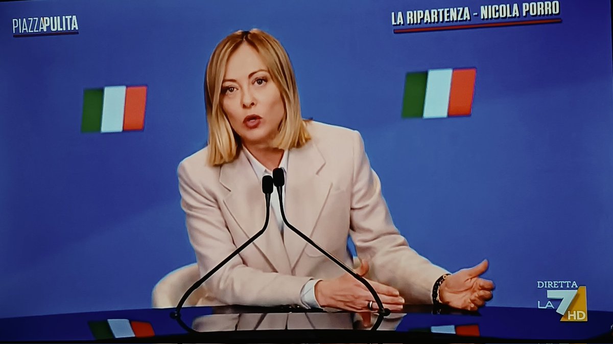 Non so a voi, ma a me il solo guardarla mi dà la nausea. È il peggior Presidente del Consiglio dal dopoguerra.
#Meloni_vergogna_nazionale