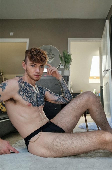 Watch James Hinchliffe's leaked NSFW photo on TwXstars