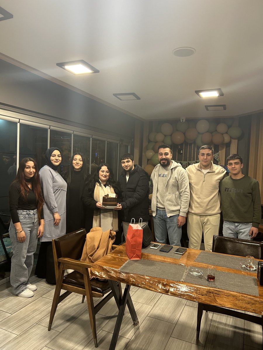 Yürütme Kurulu görevlimiz Maşide Hafsa Kaya’nın doğum gününü kutladık.Görevine olan bağlılığı, özverili çalışmaları ve ekibimize kattığı değerler için kendisine teşekkür ederiz.Yeni yaşının sağlık, mutluluk ve başarılarla dolu olmasını diliyoruz.İyi ki doğdun, iyi ki bizimlesin.