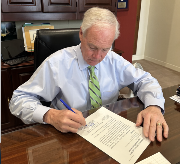 EricLDaugh's tweet photo. 🚨 Senator Ron Johnson (R-WI) subpoenas Dr. Anthony Fauci's records

"I subpoenaed HHS for documents on the government’s response to the COVID-19 pandemic—including a subset of Dr. Fauci’s emails—and the development and safety of the COVID-19 vaccines. Many of these records should have been turned over to me years ago, but the Biden administration opted to keep Congress and the public in the dark."