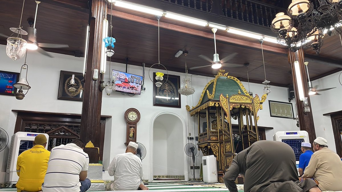 axad73's tweet photo. Subuh kesejukan di Masjid Kg Hulu Melaka.. https://t.co/7eZZHsgf4n