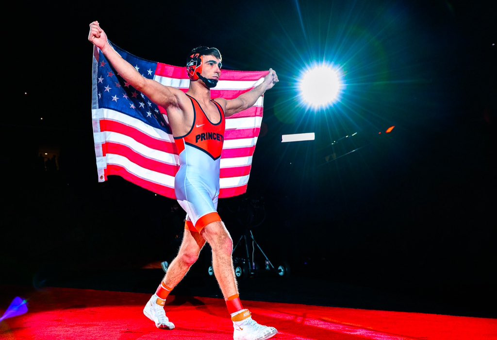 Gonna be a great night! #7-Delbarton vs #9-Blair. My man Patrick Glory on the call. Live on MatScouts. 

‘Merica