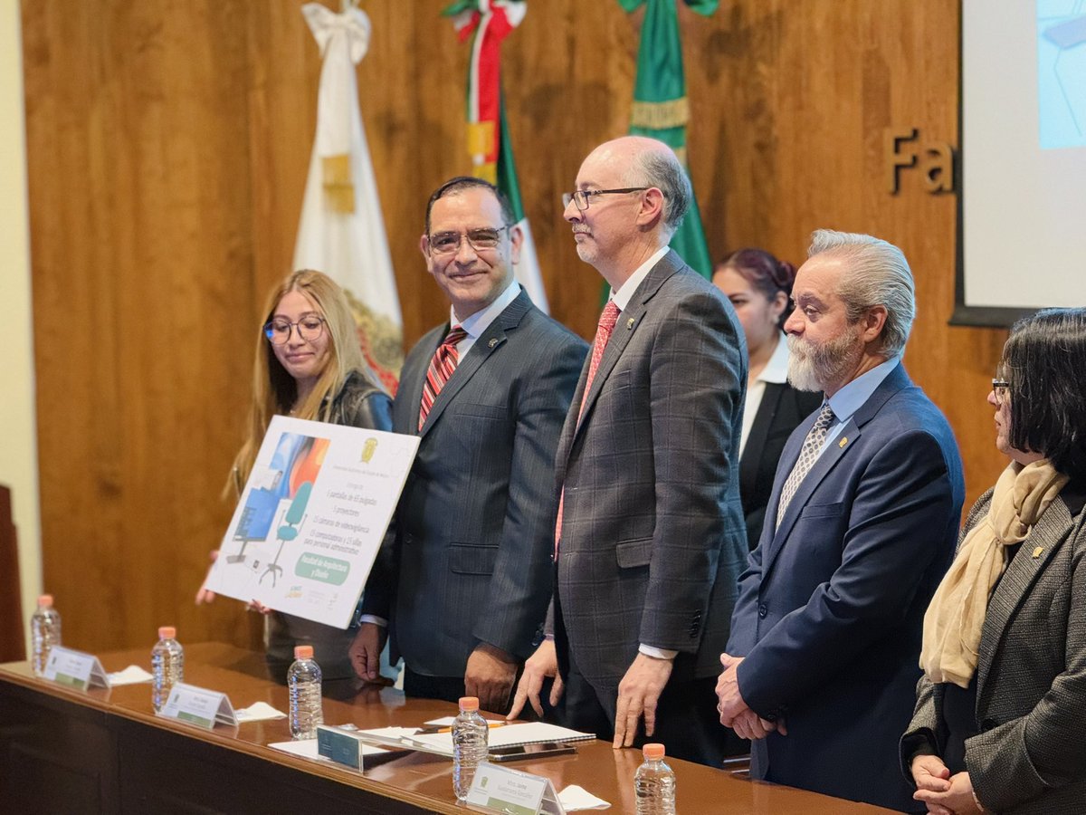 SGAU_UAEMex's tweet image. Durante el tercer informe de actividades de la #FAD #UAEMéx, nuestro Rector, el Dr. @CarlosE_BDiaz y la Secretaria de Administración, Dra. Eréndira Fierro Moreno, reafirmaron su compromiso con el desarrollo universitario
