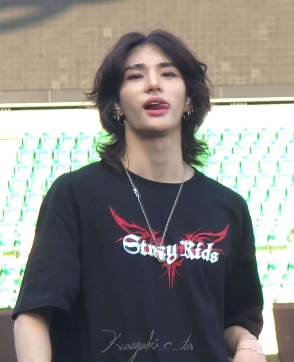 ؘ (@concerthhj) on Twitter photo 