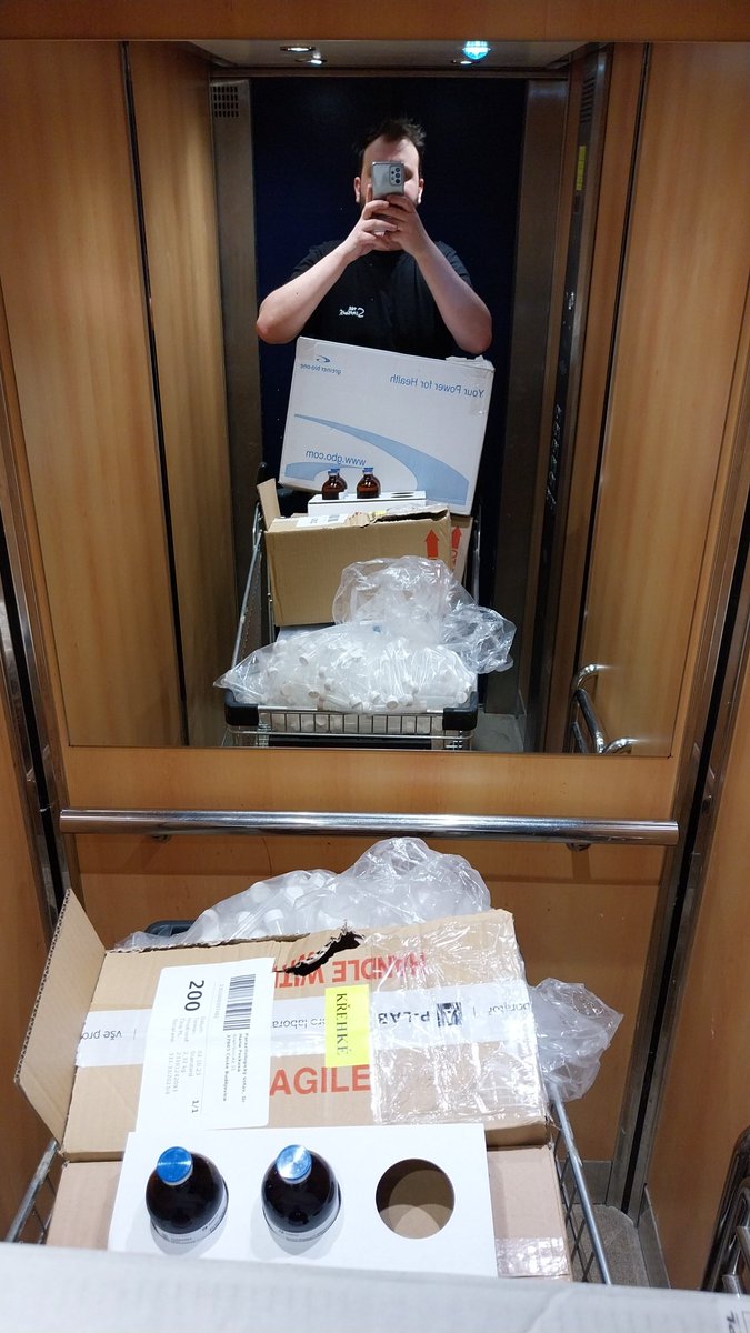 Lab of Fish Immunology (@labfishimmunol) on Twitter photo Went for "shopping" samples downstairs to <a href="/FishProtLab/">Laboratory of Fish Protistology</a> at the institute π
ππ #movingstuff ποΈlab Went for "shopping" samples downstairs to <a href="/FishProtLab/">Laboratory of Fish Protistology</a> at the institute π
ππ #movingstuff ποΈlab