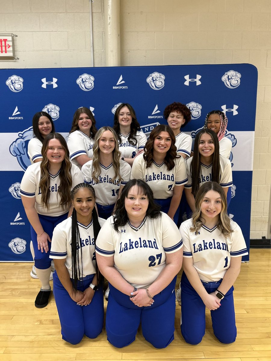 LakelandCCSB's tweet photo. Media Day 📸

Love watching these girls have fun and goof around with one another! Get ready for some SICK game day photos for 2025!

#GoLakers x #RideTheWave 🥎🌊 https://t.co/auAOmh8uuK